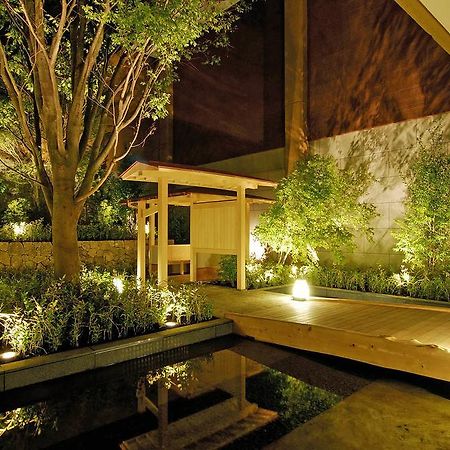 فندق هاكوني توكينوشيزوكو المظهر الخارجي الصورة A Japanese garden at night