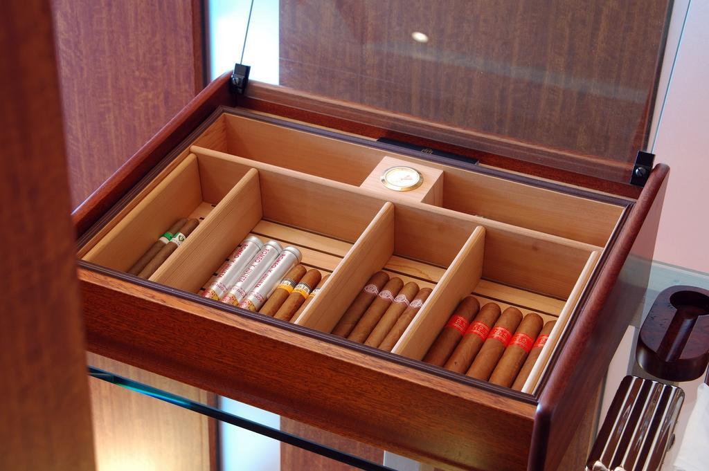 فندق هاكوني توكينوشيزوكو المظهر الخارجي الصورة A cigar humidor