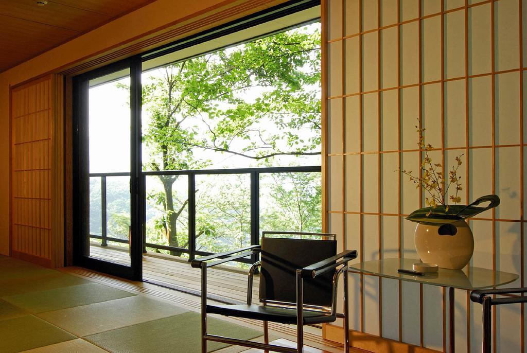 فندق هاكوني توكينوشيزوكو الغرفة الصورة A shōji window