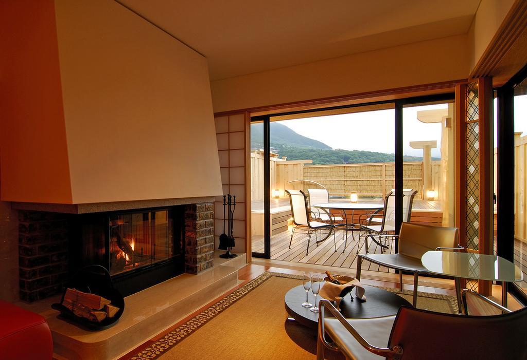 فندق هاكوني توكينوشيزوكو الغرفة الصورة A suite at the Hoshinoya Kyoto