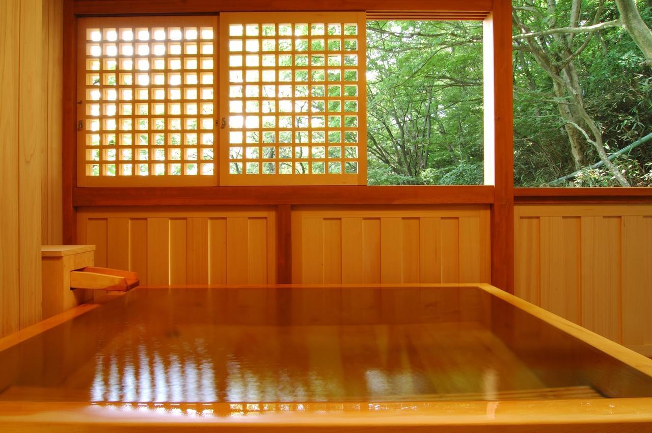 فندق هاكوني توكينوشيزوكو الغرفة الصورة A traditional Japanese onsen